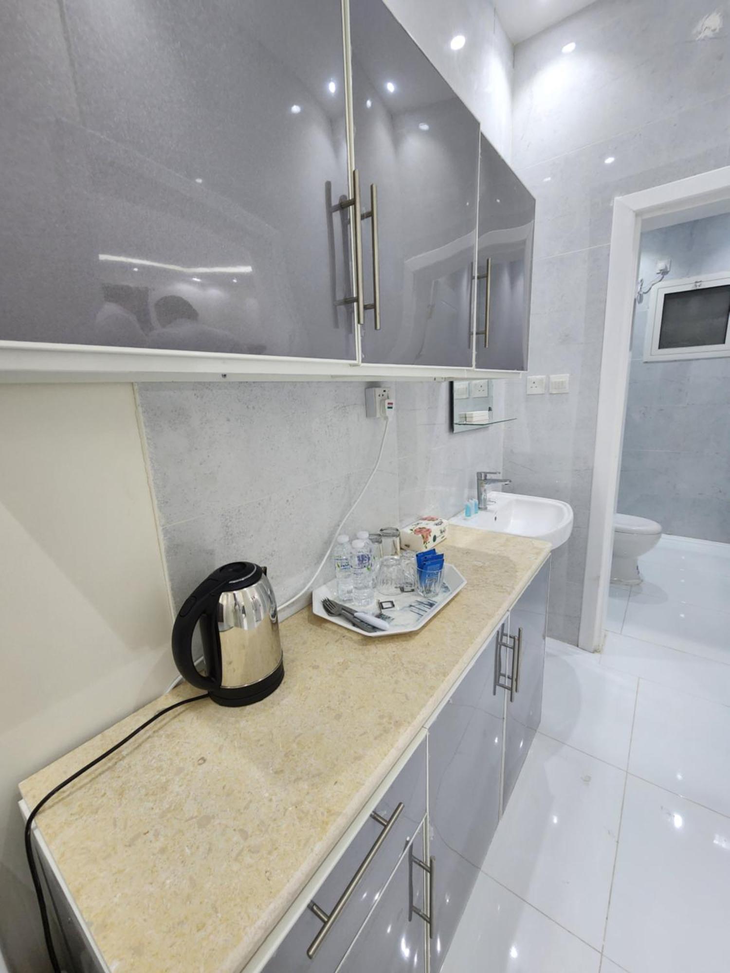 Yaqoot Al Madina Suites Al Awali 外观 照片