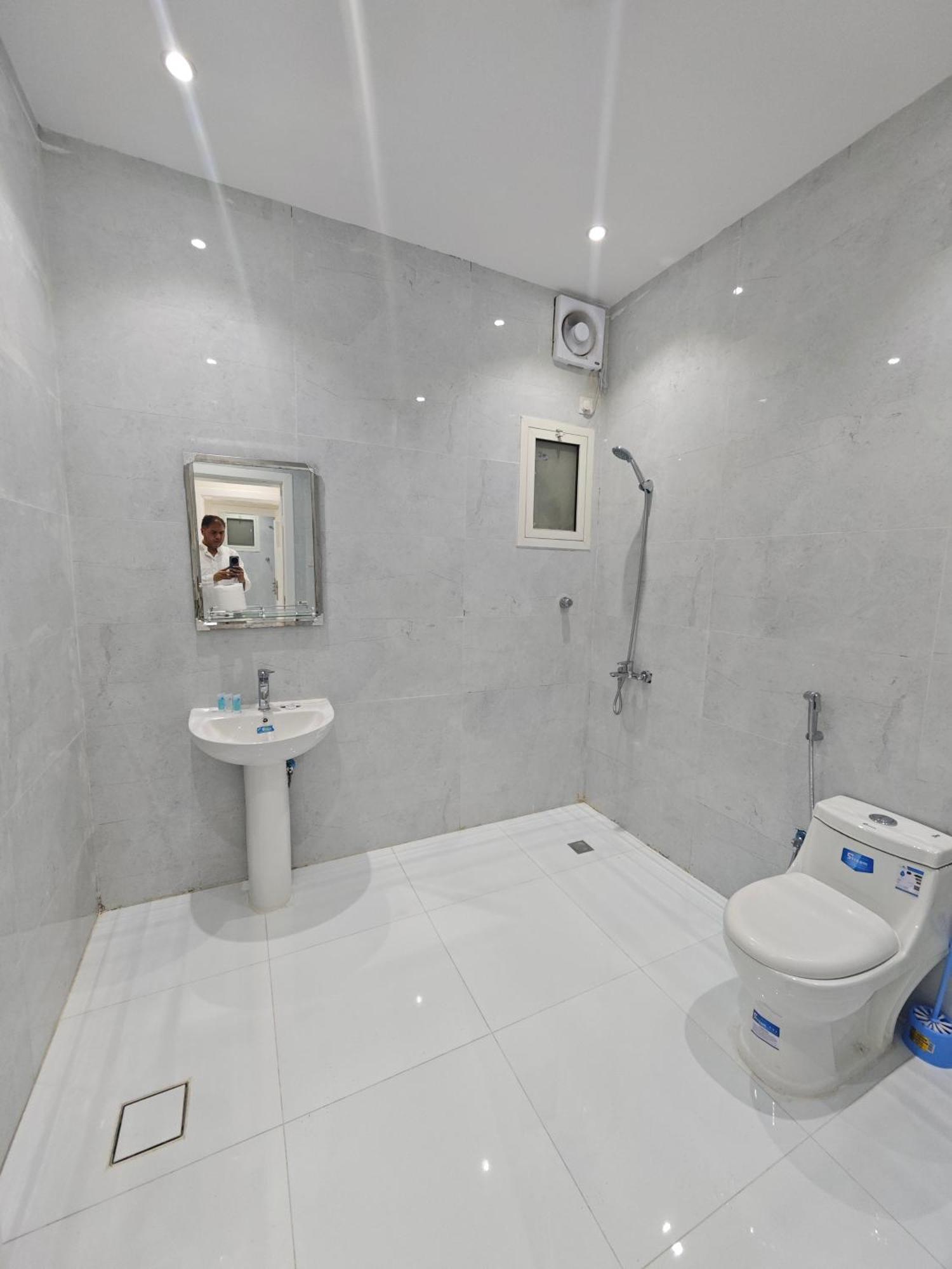 Yaqoot Al Madina Suites Al Awali 外观 照片
